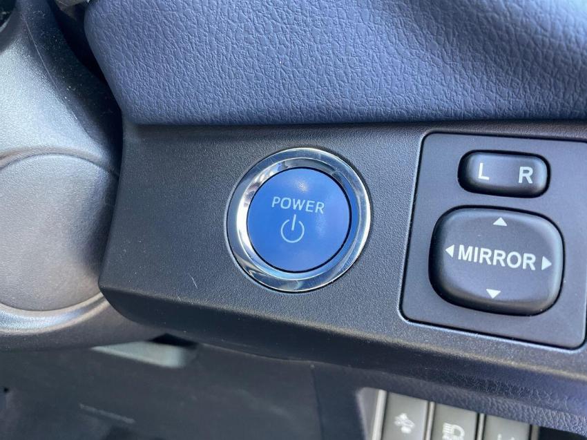 2017 17 TOYOTA YARIS