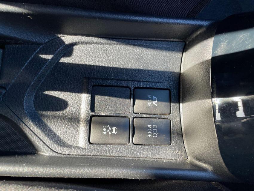 2017 17 TOYOTA YARIS
