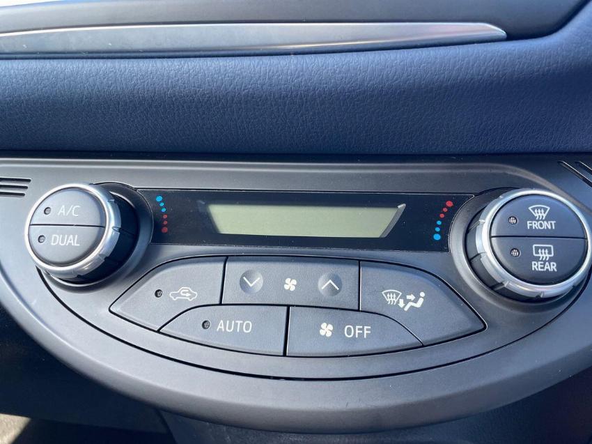 2017 17 TOYOTA YARIS