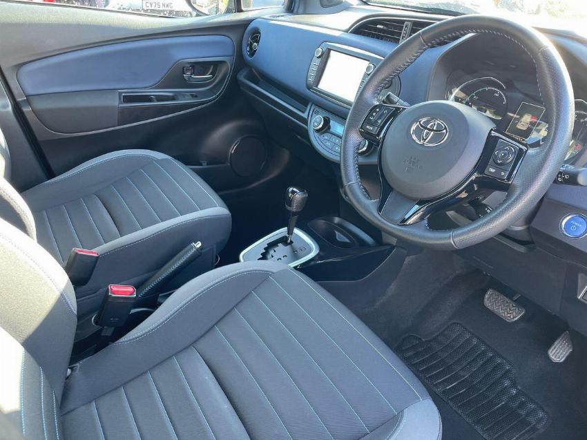 2017 17 TOYOTA YARIS