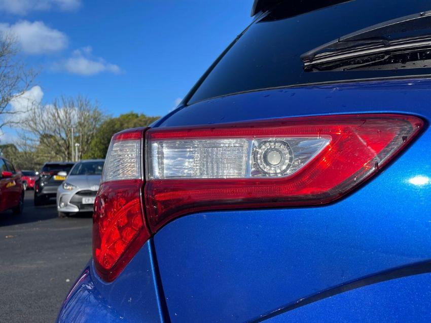 2017 17 TOYOTA YARIS