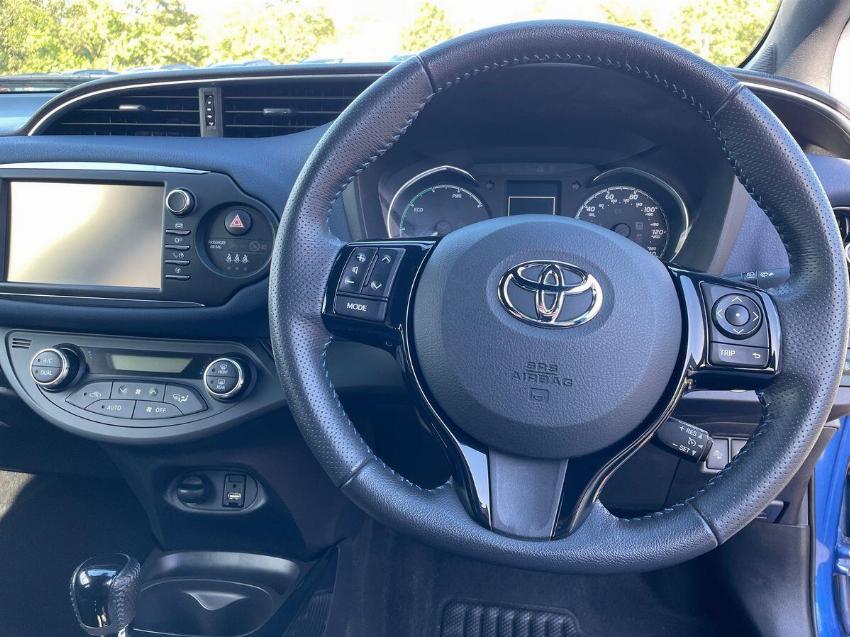 2017 17 TOYOTA YARIS