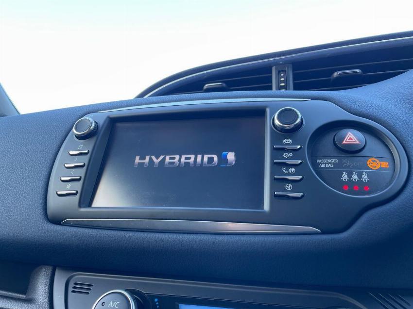 2017 17 TOYOTA YARIS