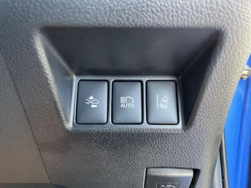 2017 17 TOYOTA YARIS