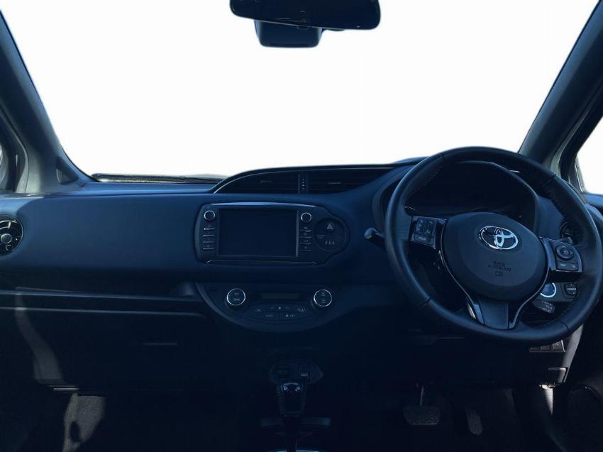2017 17 TOYOTA YARIS