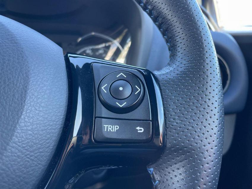 2017 17 TOYOTA YARIS