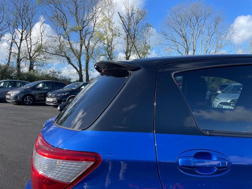 2017 17 TOYOTA YARIS