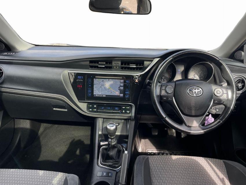 2018 18 TOYOTA AURIS