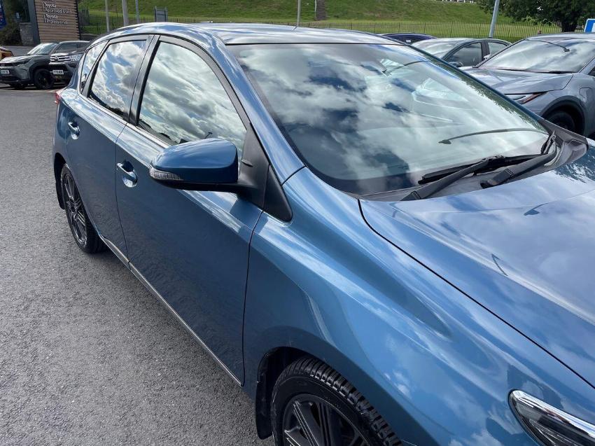2018 18 TOYOTA AURIS