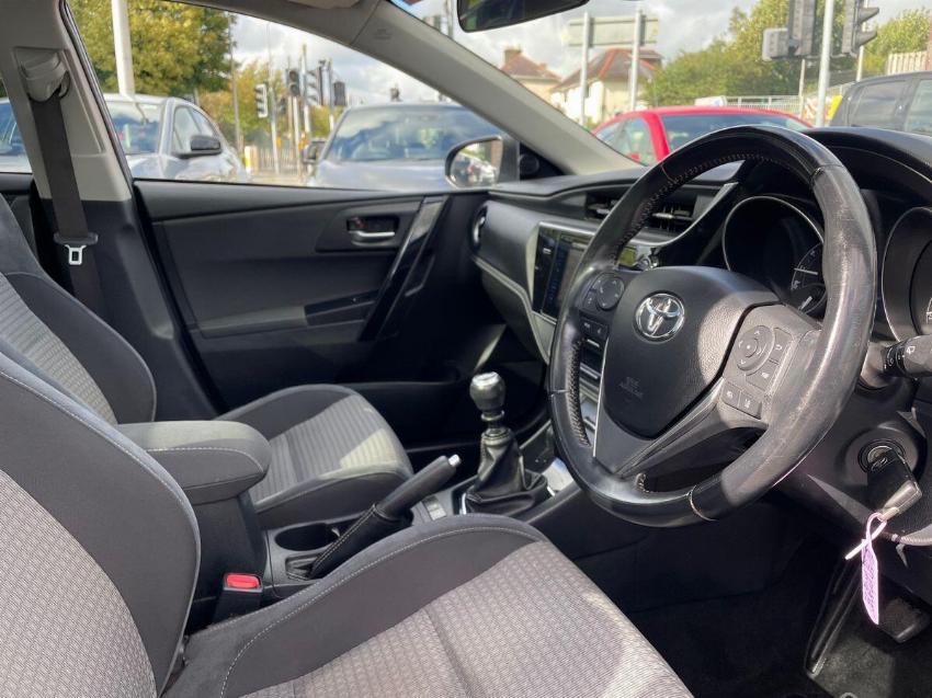 2018 18 TOYOTA AURIS