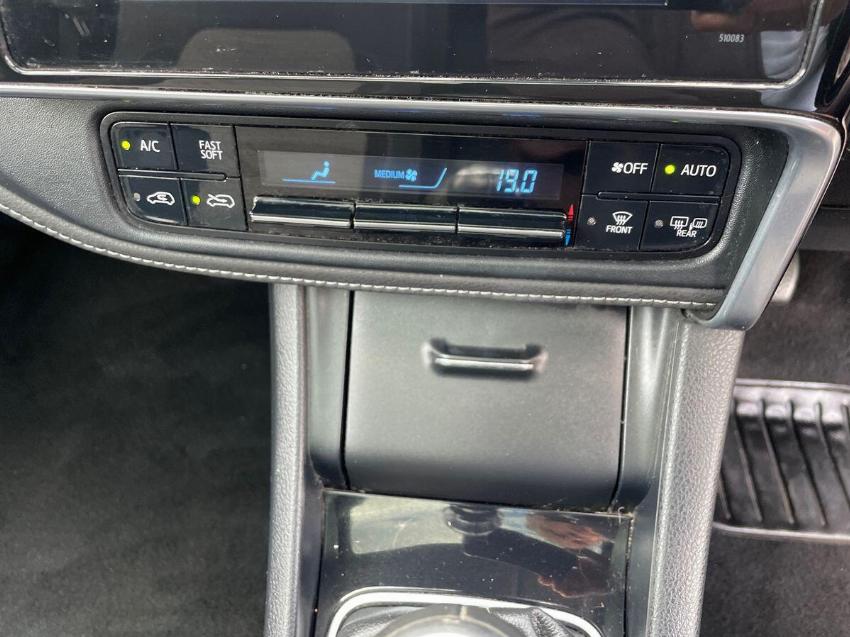 2018 18 TOYOTA AURIS