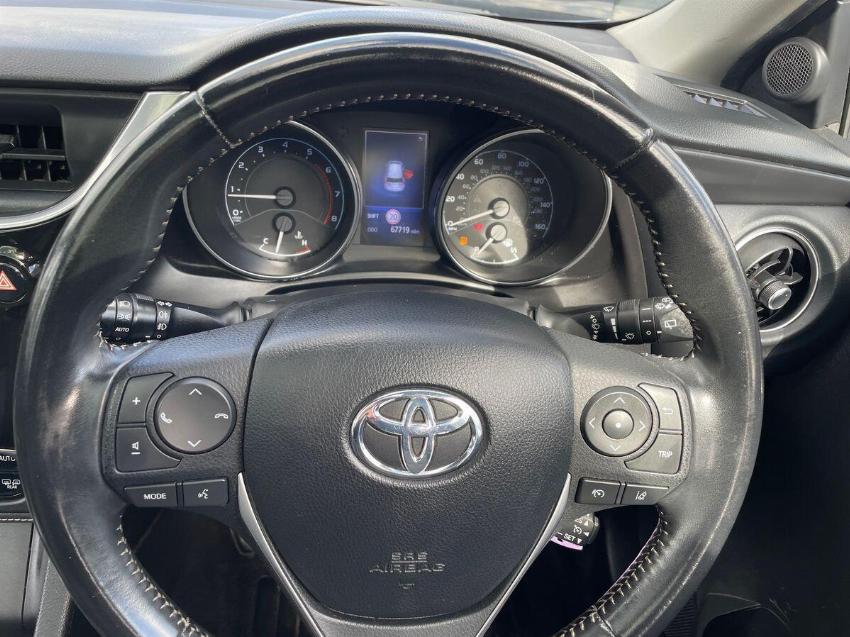 2018 18 TOYOTA AURIS