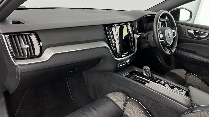 2021 71 VOLVO V60