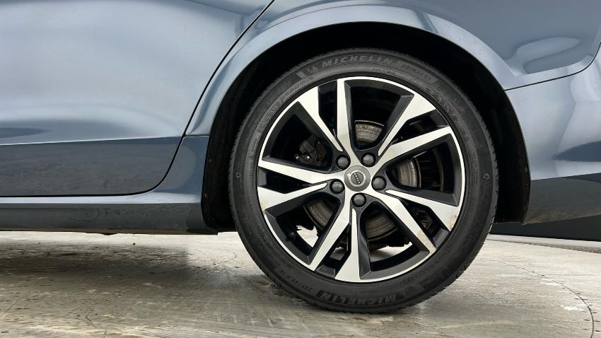 2021 71 VOLVO V60