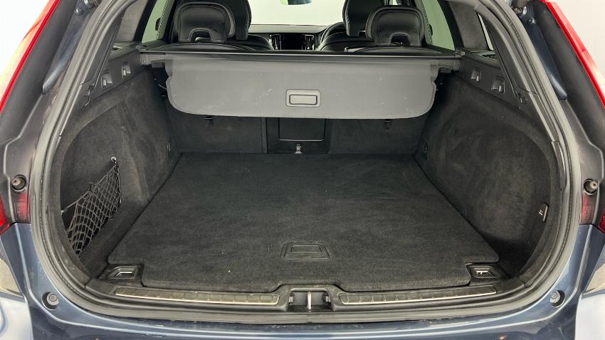 2021 71 VOLVO V60
