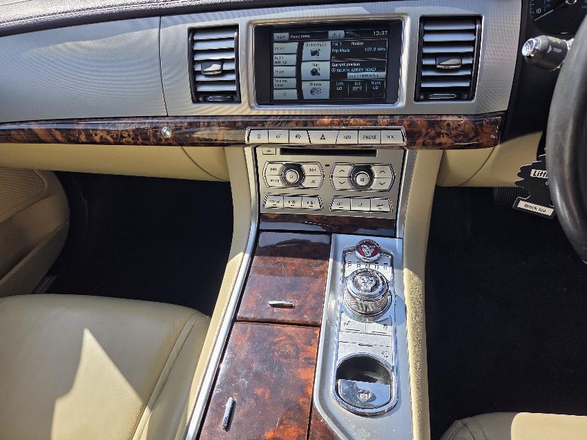 2012 12 JAGUAR XF