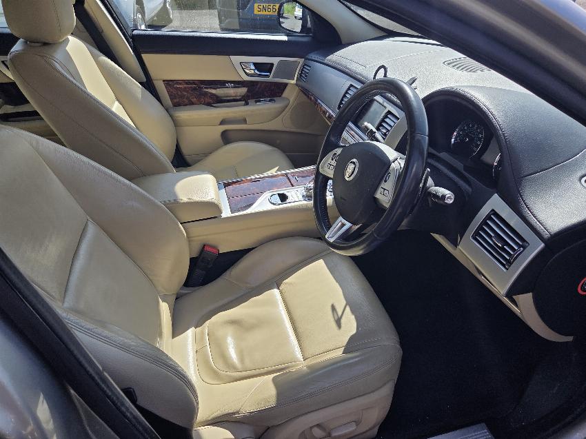 2012 12 JAGUAR XF
