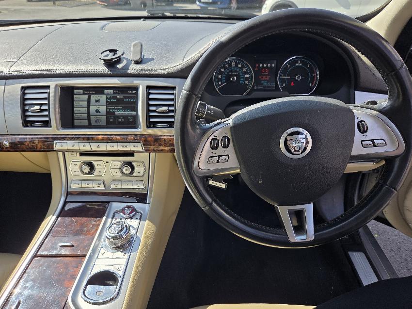 2012 12 JAGUAR XF