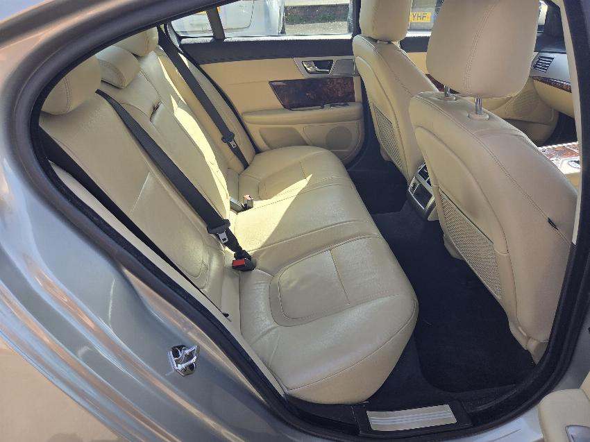 2012 12 JAGUAR XF